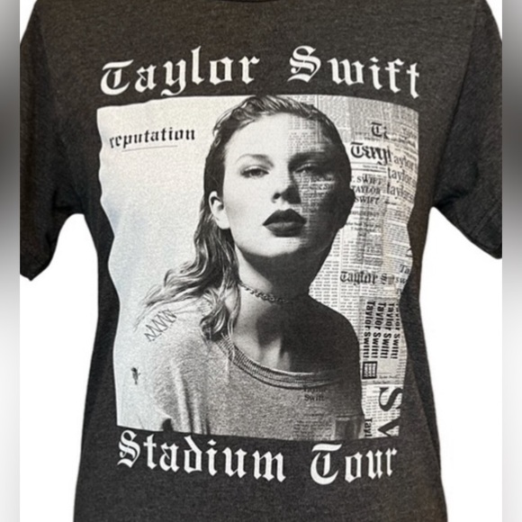 Taylor Swift T-shirt Reputation Stadium Tour size Small grey & white graphic tee - Picture 4 of 4